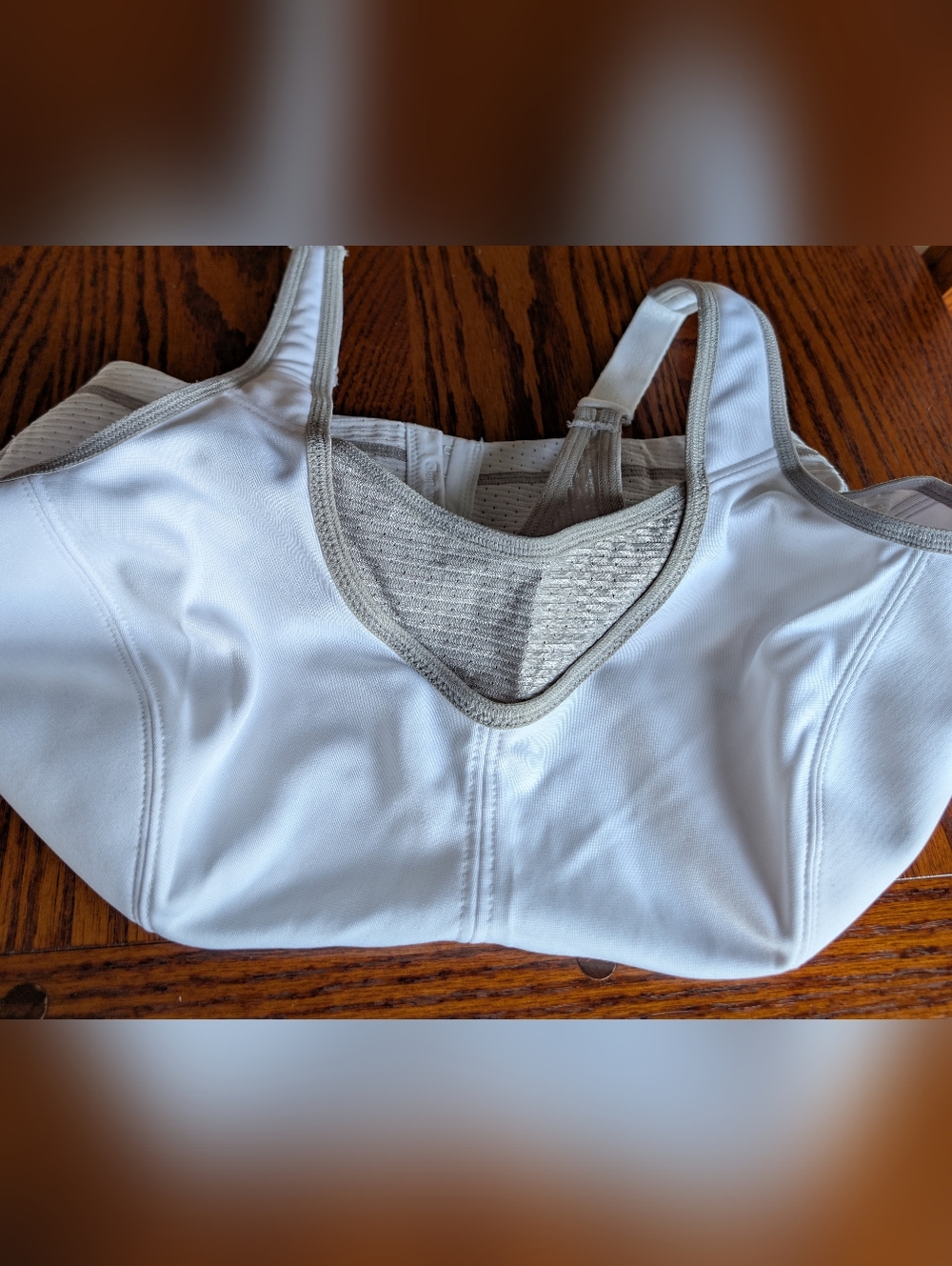 GLAMORISE SPORT BRA SZ 40 G WHITE/ GRAY GREAT SUPPORT NICE CONDITION